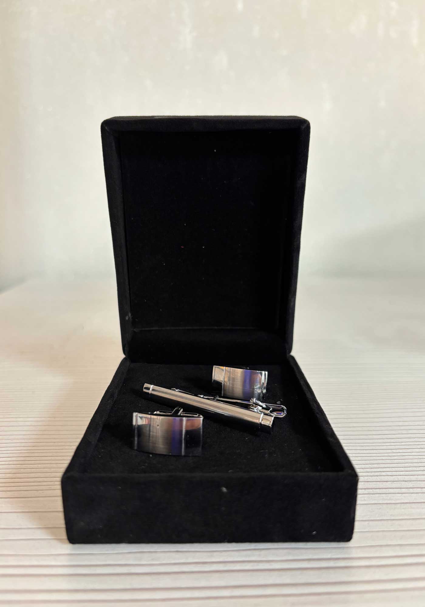 ست دکمه سردست و گیره کد D02