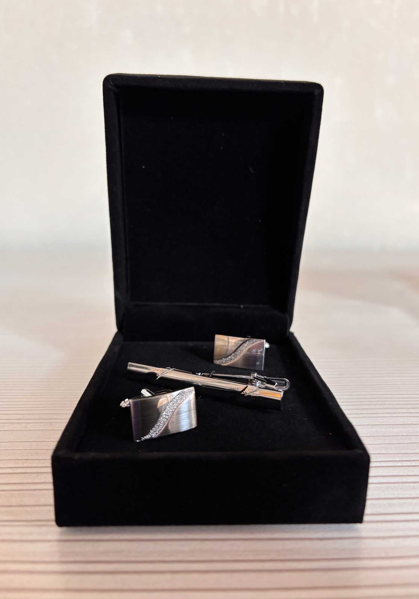 ست دکمه سردست و گیره کد D03