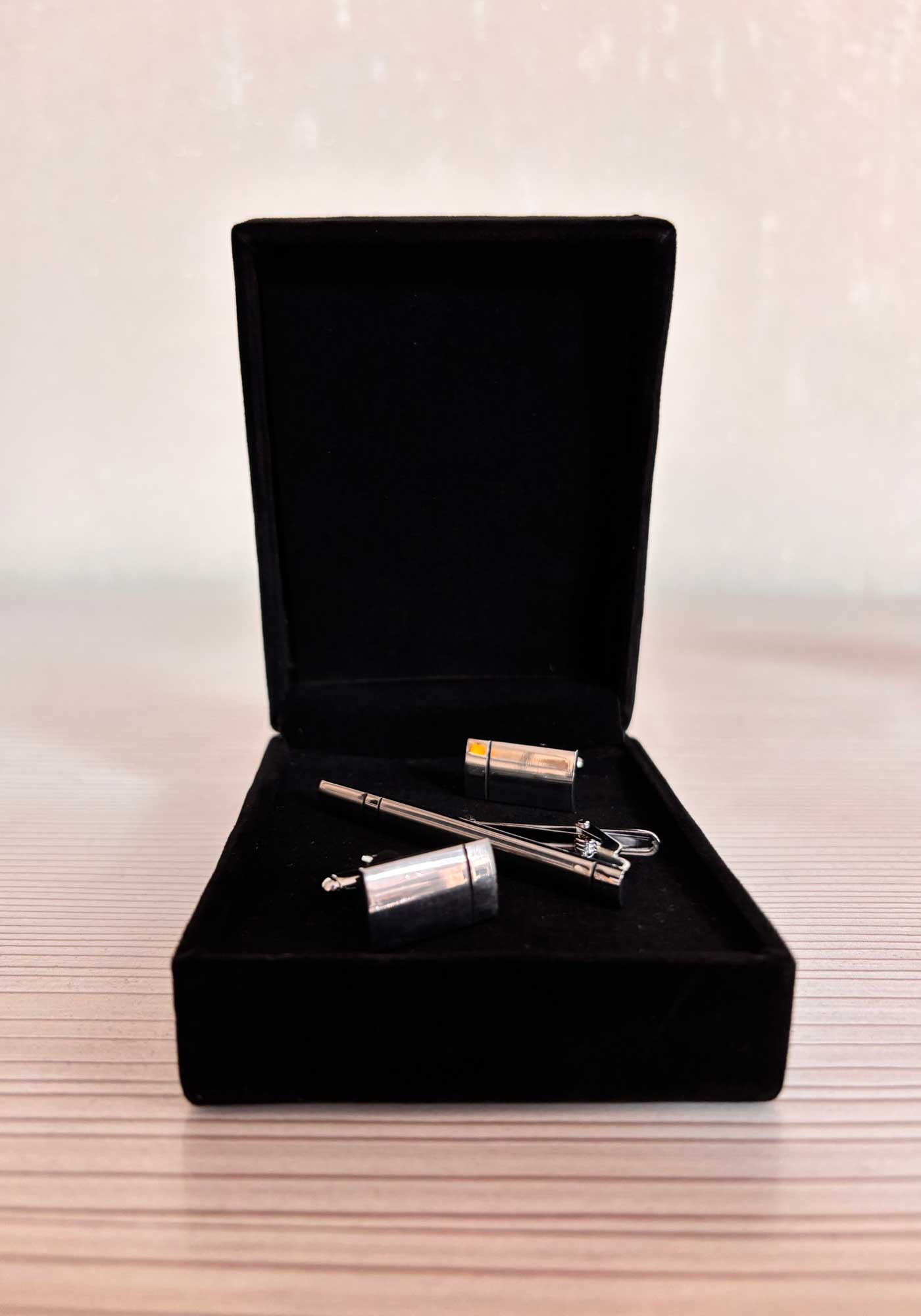 ست دکمه سردست و گیره کد D04