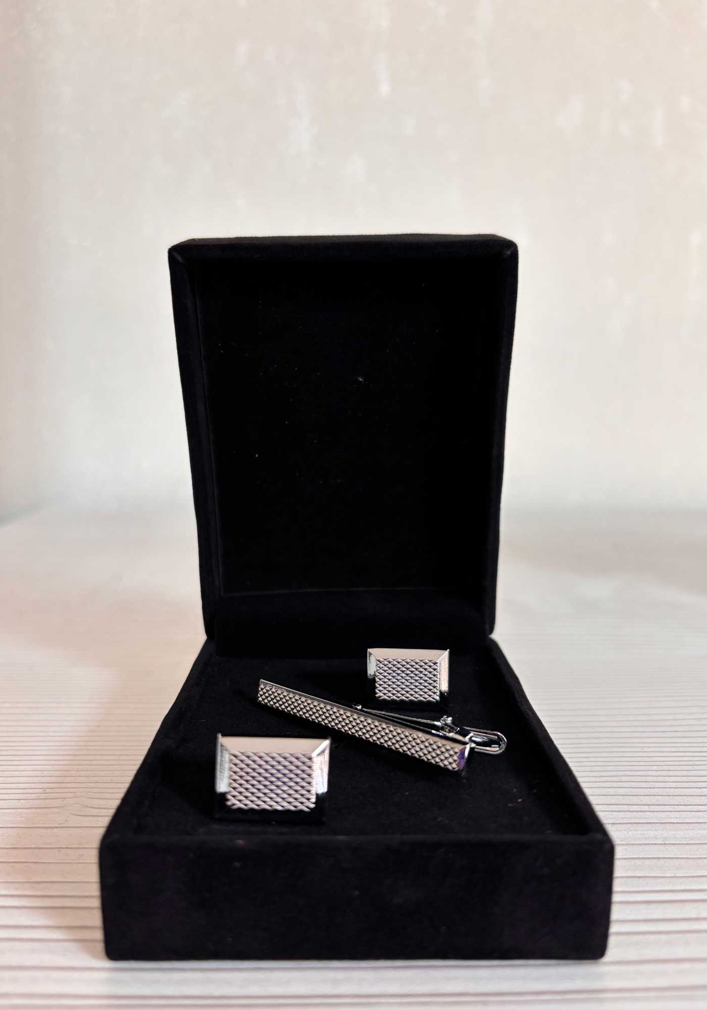 ست دکمه سردست و گیره کد D06