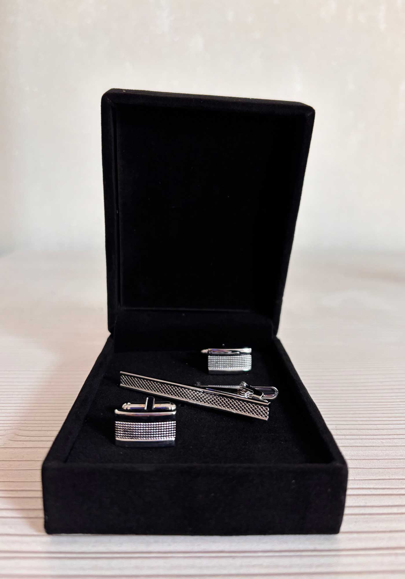 ست دکمه سردست و گیره کد D07