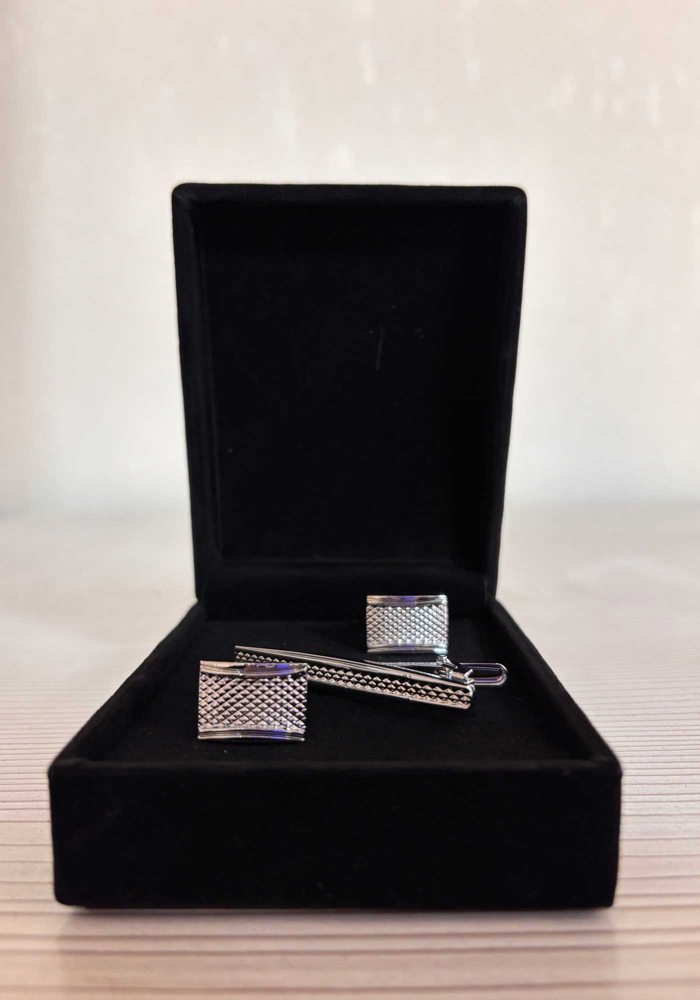 ست دکمه سردست و گیره کد D08