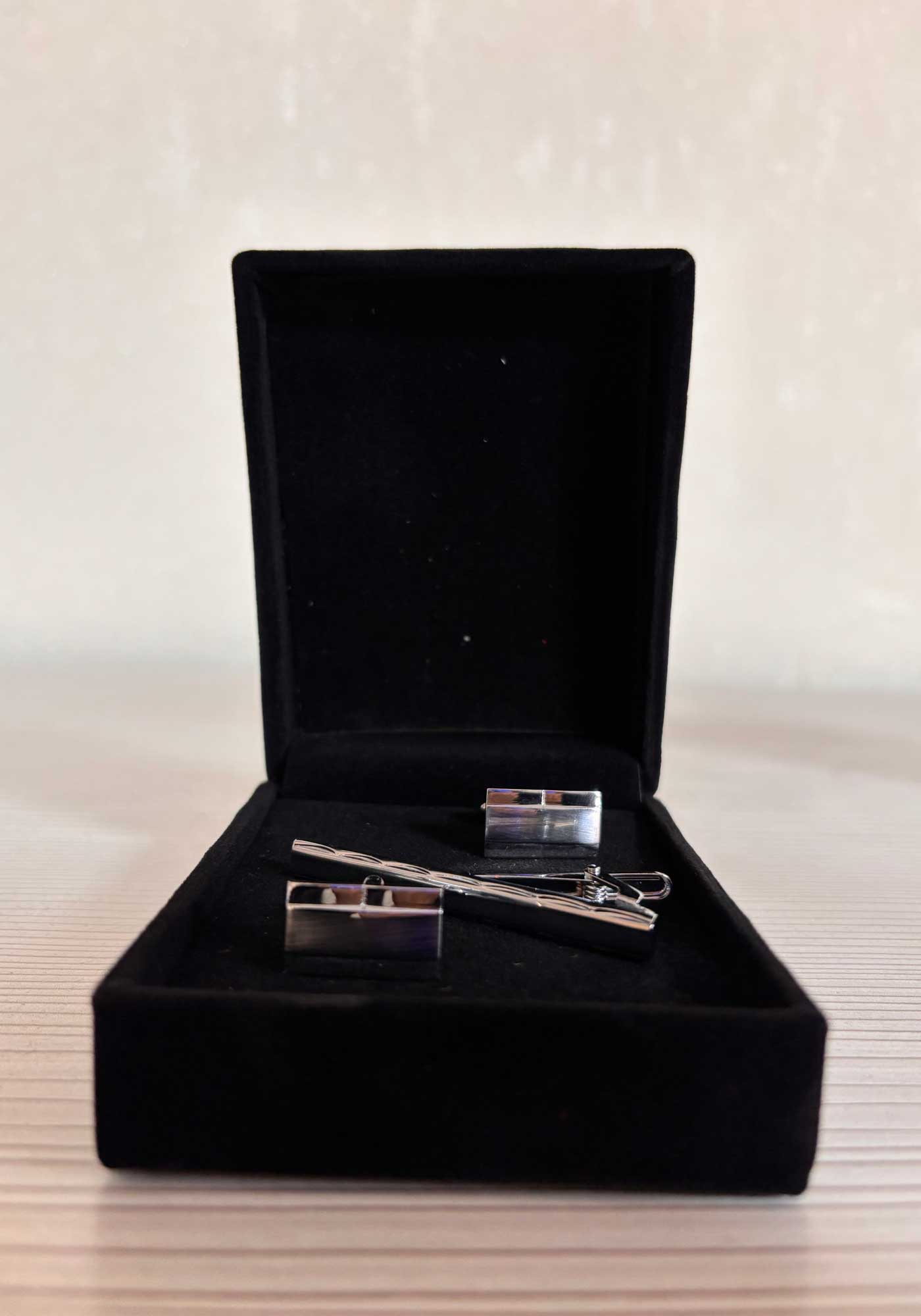 ست دکمه سردست و گیره کد D09