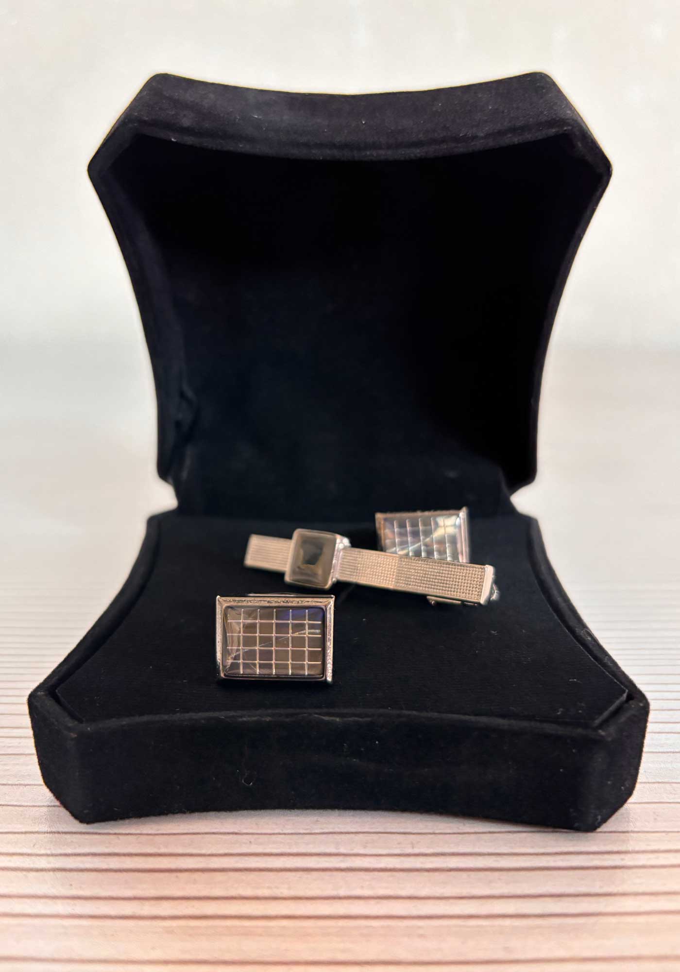 ست دکمه سردست و گیره کد D12