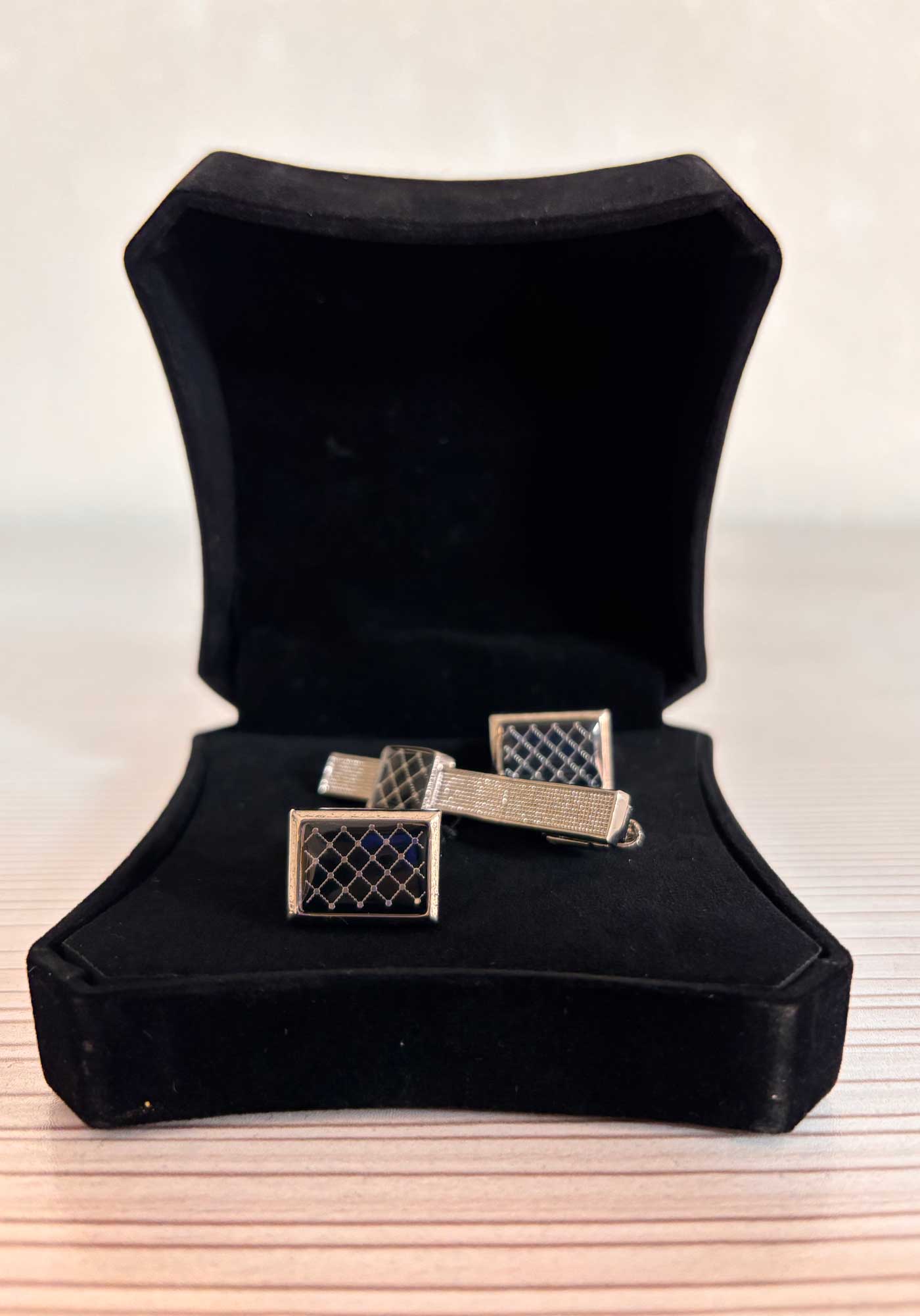 ست دکمه سردست و گیره کد D13