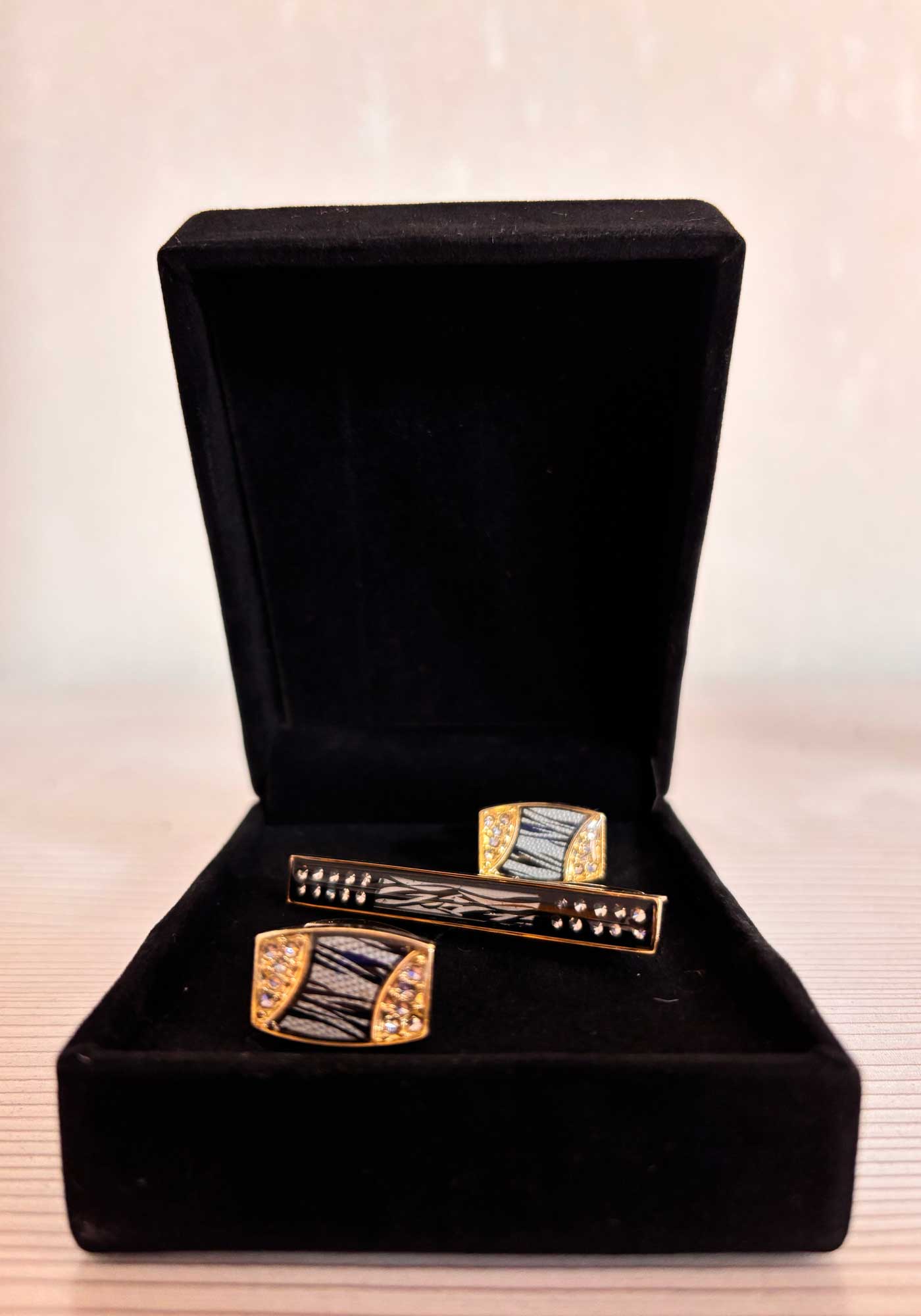 ست دکمه سردست و گیره کد D16