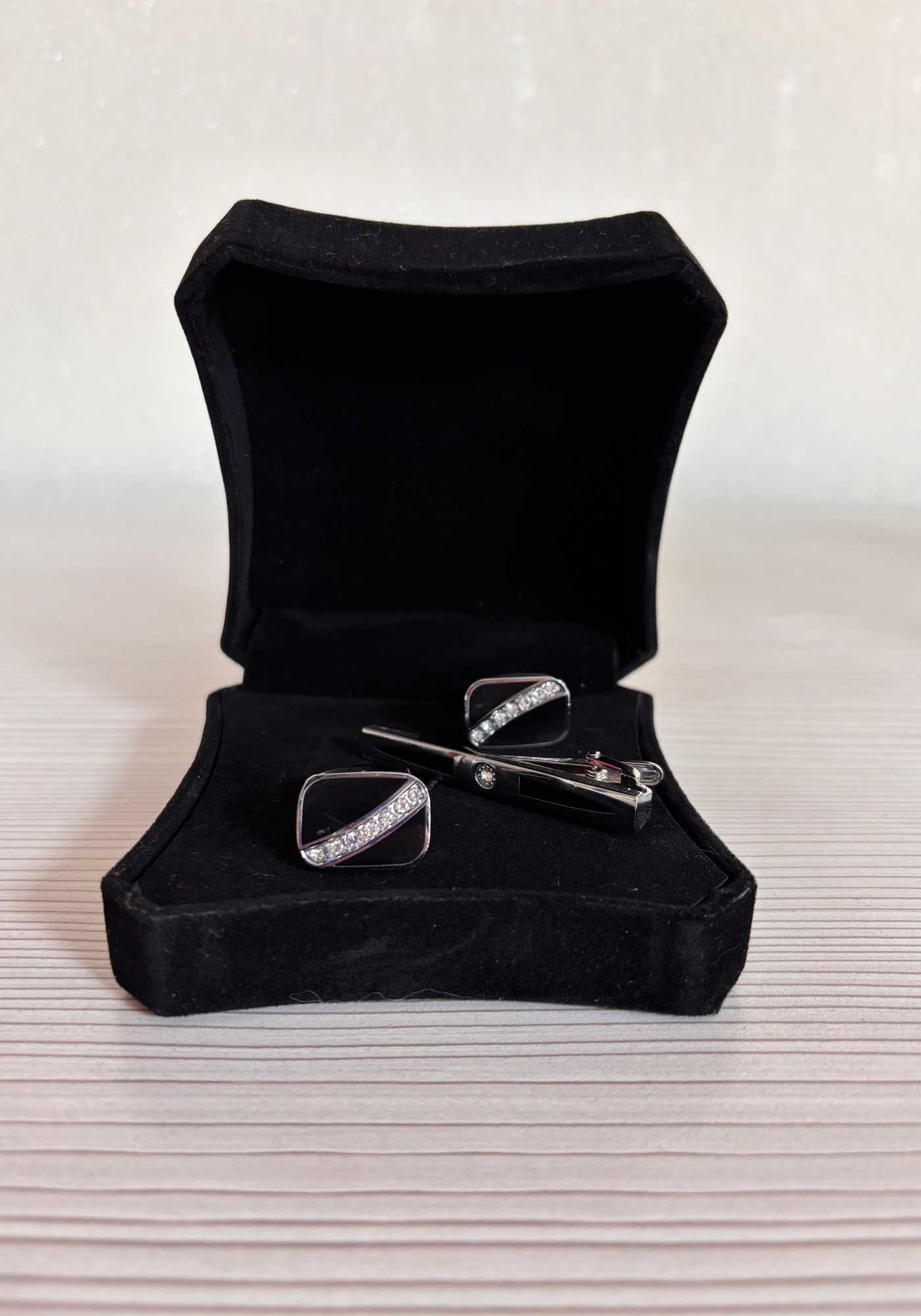 ست دکمه سردست و گیره کد D25