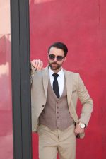 کت‌وشلوار کرم روشن مردانه در استایل اداری