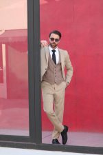 کت‌وشلوار کرم روشن مردانه در استایل اداری