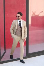 کت‌وشلوار کرم روشن مردانه در استایل اداری