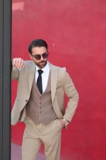 کت‌وشلوار کرم روشن مردانه در استایل اداری