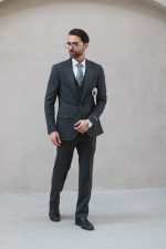 کت‌وشلوار طوسی تیره مردانه در استایل اداری