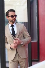 کت‌وشلوار کرم روشن مردانه در استایل اداری