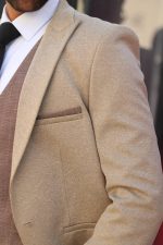 کت‌وشلوار کرم روشن مردانه در استایل اداری