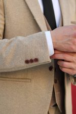 کت‌وشلوار کرم روشن مردانه در استایل اداری