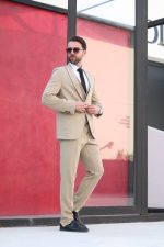 کت‌وشلوار کرم روشن مردانه در استایل اداری