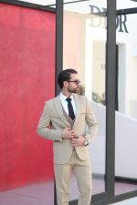 کت‌وشلوار کرم روشن مردانه در استایل اداری