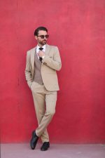 کت‌وشلوار کرم روشن مردانه در استایل اداری