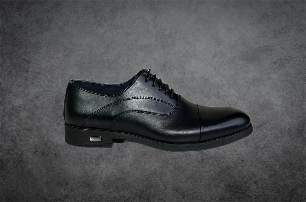 ساعتی ساده چرم